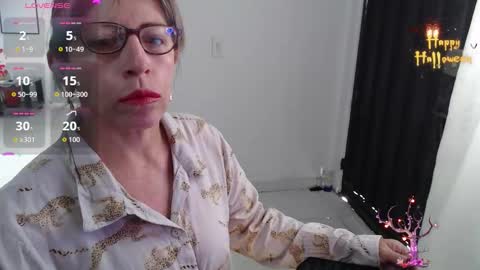 CHAYLA VICTORIA RUIZ  online show from 11/18/25, 12:53