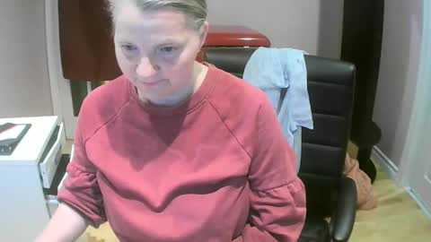 Snapshot of chealsiek chatting on 10/05/25, 11:30 chealsiek online show from 10/05/25, 11:30