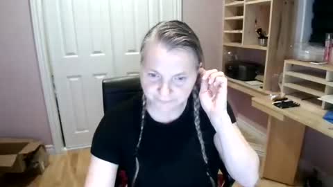 Snapshot of chealsiek chatting on 11/28/25, 12:46 chealsiek online show from 11/28/25, 12:46