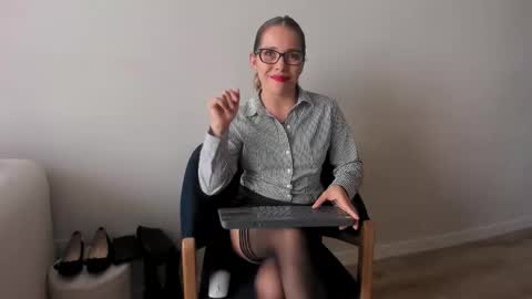 Regina Phalange online show from 02/07/25, 09:15