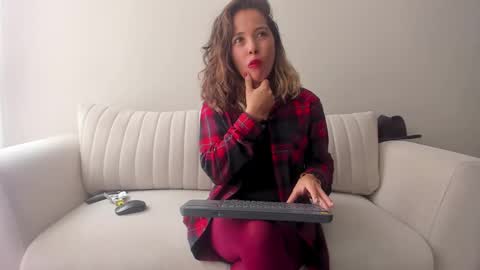 Regina Phalange online show from 03/07/25, 08:33