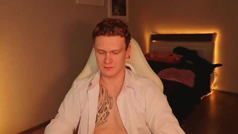 LUCASRYANPVT IS OPEN online show from 11/18/25, 02:54