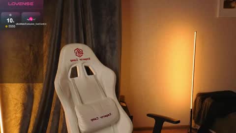 LUCASRYANPVT IS OPEN online show from 05/25/26, 03:29