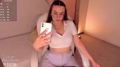 Cherry online show from 03/12/25, 12:42