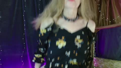 Snapshot of cherry_blossomsx chatting on 12/09/24, 06:01 thanks guys see you tomorrow online show from 12/09/24, 06:01