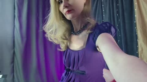 Snapshot of cherry_blossomsx chatting on 01/14/25, 12:14 thanks guys see you tomorrow online show from 01/14/25, 12:14