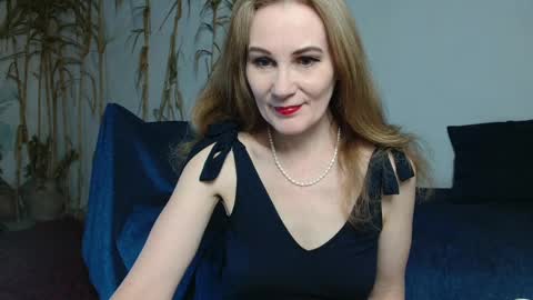 Snapshot of cherry_blossomsx chatting on 03/11/25, 02:18 thanks guys see you tomorrow online show from 03/11/25, 02:18