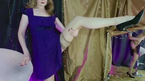 Snapshot of cherry_blossomsx chatting on 10/19/25, 08:15 thanks guys see you tomorrow online show from 10/19/25, 08:15