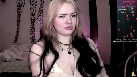 cherry_elfcat online show from 11/15/25, 08:00