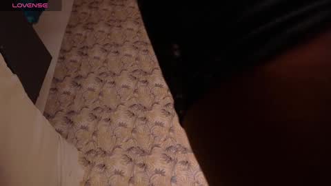 Snapshot of cherry_guerrera chatting on 01/12/25, 10:43 Ask me online show from 01/12/25, 10:43