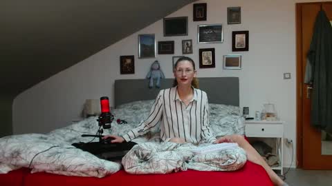 Leonie online show from 02/18/26, 06:48