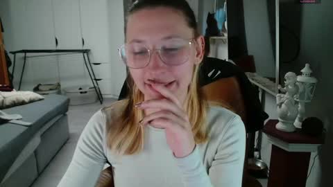 Leonie online show from 04/16/26, 06:09