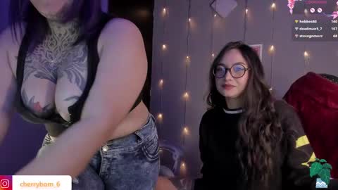 Snapshot of cherrybom_ chatting on 01/28/25, 08:47 dayis independent model online show from 01/28/25, 08:47