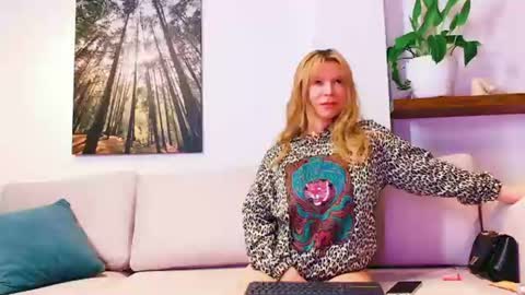 Anna online show from 08/07/26, 01:35