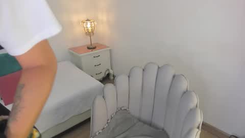 Snapshot of cherrylady2 chatting on 10/19/25, 01:01 Cherry online show from 10/19/25, 01:01