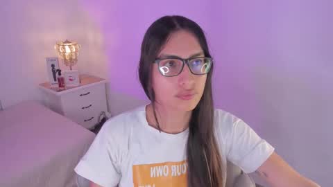 Snapshot of cherrylady2 chatting on 11/14/25, 01:43 Cherry online show from 11/14/25, 01:43