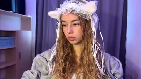 Evie online show from 10/24/25, 07:27