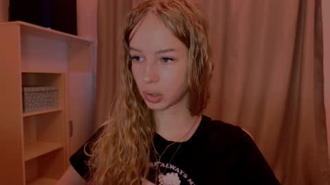 Evie online show from 11/24/25, 09:20