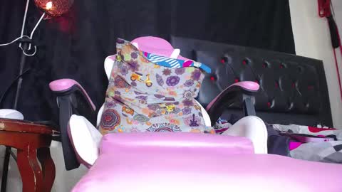 cherry hot online show from 02/19/25, 12:14