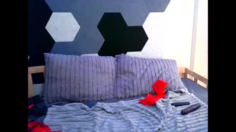 cheyennel online show from 12/04/25, 08:34