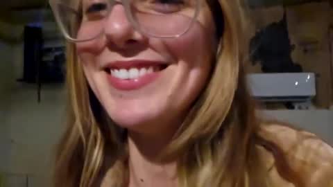 Snapshot of chezzaluna chatting on 12/02/24, 03:58 Chezza online show from 12/02/24, 03:58