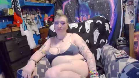 CurvySiren online show from 12/15/25, 06:17