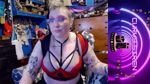 CurvySiren online show from 12/17/25, 03:45