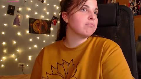 Snapshot of chill_saya chatting on 09/28/25, 09:42 Saya online show from 09/28/25, 09:42