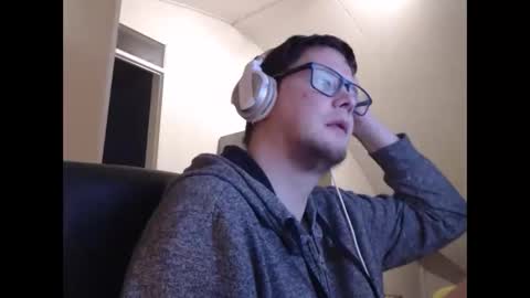 chillzonecam online show from 10/13/25, 05:02