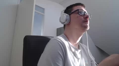 chillzonecam online show from 05/01/26, 05:39
