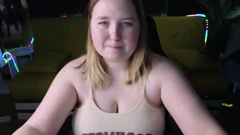 Snapshot of chimberwol chatting on 03/11/25, 04:21 Chim-Chim online show from 03/11/25, 04:21