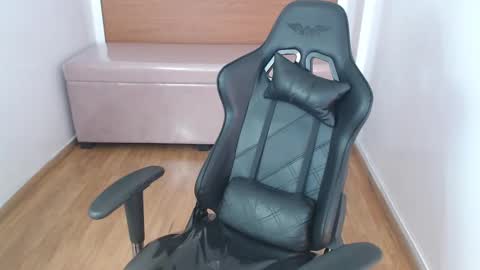 Snapshot of chinatsu_t chatting on 03/05/25, 10:10 Kelly online show from 03/05/25, 10:10