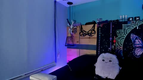 Chloeallennn  online show from 05/18/26, 11:21