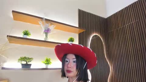 C H L O E  online show from 12/04/25, 11:30