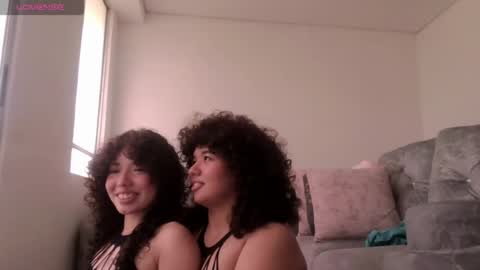 chloe_and_violeta online show from 07/25/26, 09:45