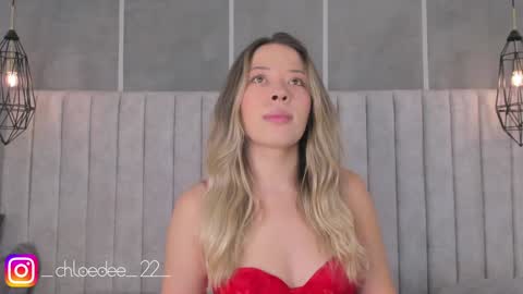 Snapshot of chloe_dee_ chatting on 01/22/25, 11:01 Chloe online show from 01/22/25, 11:01