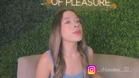 Snapshot of chloe_dee_ chatting on 09/26/25, 11:58 Chloe online show from 09/26/25, 11:58