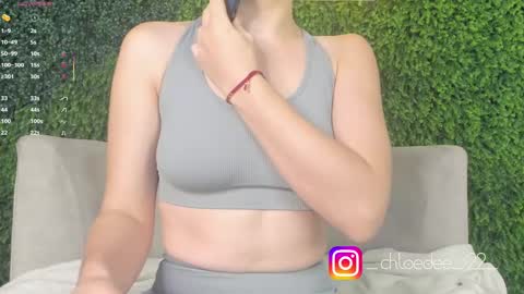 Snapshot of chloe_dee_ chatting on 09/30/25, 12:10 Chloe online show from 09/30/25, 12:10