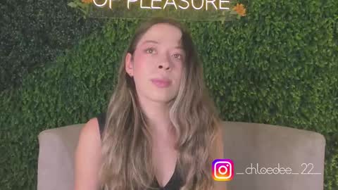 Snapshot of chloe_dee_ chatting on 10/02/25, 12:45 Chloe online show from 10/02/25, 12:45