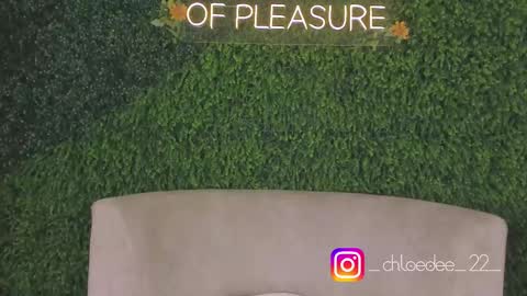 Snapshot of chloe_dee_ chatting on 10/09/25, 12:03 Chloe online show from 10/09/25, 12:03