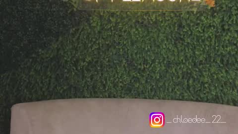 Snapshot of chloe_dee_ chatting on 10/17/25, 11:24 Chloe online show from 10/17/25, 11:24