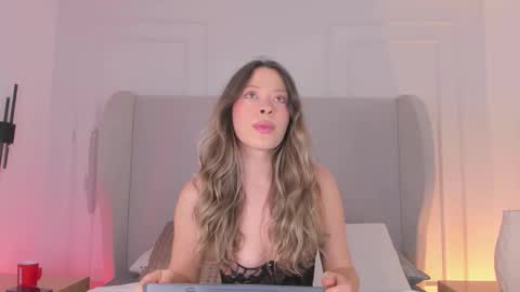 Snapshot of chloe_dee_ chatting on 10/26/25, 01:17 Chloe online show from 10/26/25, 01:17