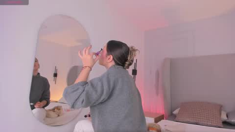 Snapshot of chloe_dee_ chatting on 11/12/25, 06:58 Chloe online show from 11/12/25, 06:58