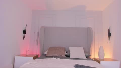 Snapshot of chloe_dee_ chatting on 11/17/25, 12:44 Chloe online show from 11/17/25, 12:44