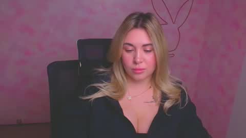 Chloe online show from 11/28/25, 12:19