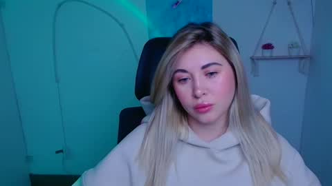 Chloe online show from 11/30/25, 06:17