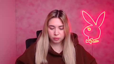 Chloe online show from 12/01/25, 06:29