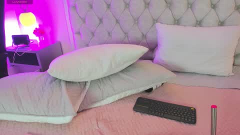 CLHOE  online show from 01/06/26, 07:39