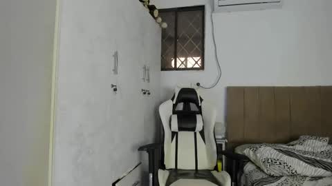 chloe online show from 03/06/25, 10:15