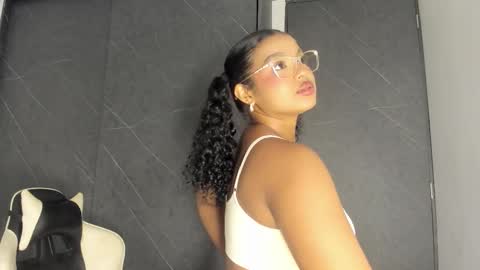 chloe online show from 10/22/25, 01:17